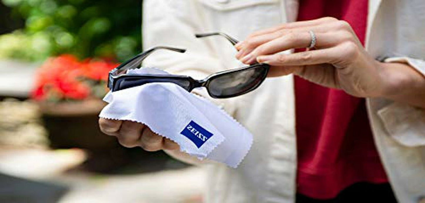 Zeiss Eyeglass Cleaner Anti-Fog Defender Kit - 1 Spray Cleaner and 1 Cloth